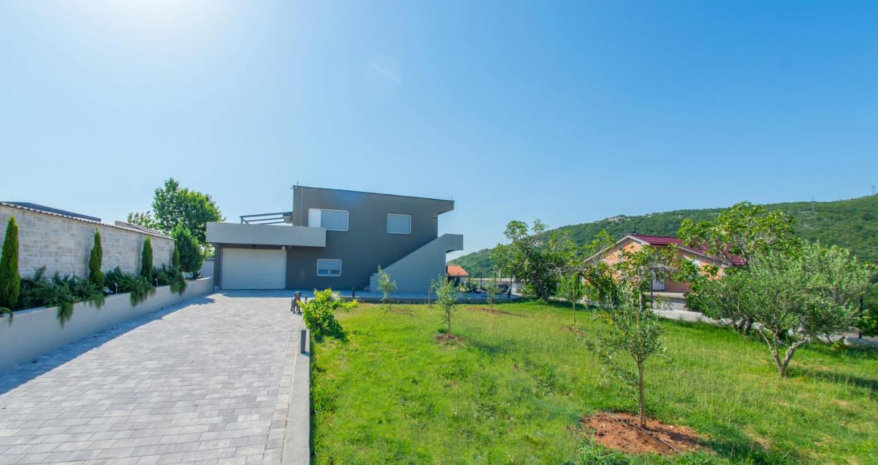 Villa Carpe Diem - With Private Pool Mostar Bagian luar foto