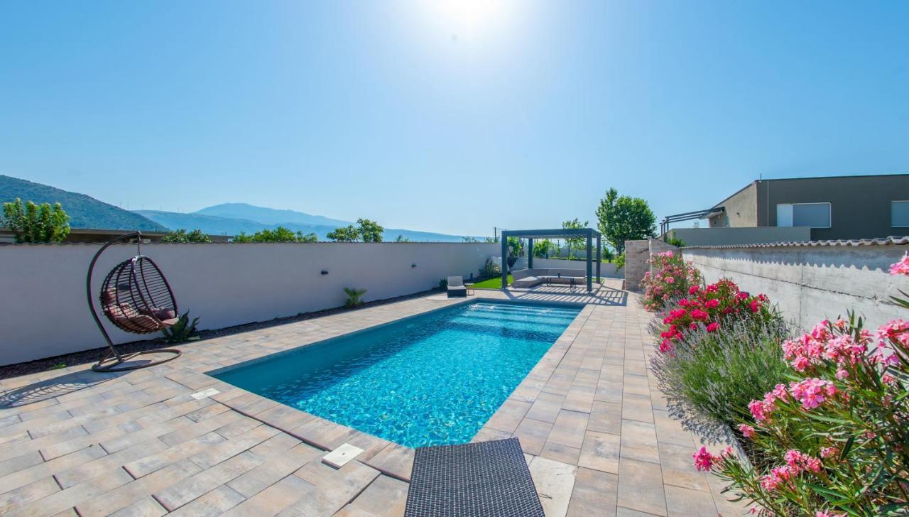 Villa Carpe Diem - With Private Pool Mostar Bagian luar foto